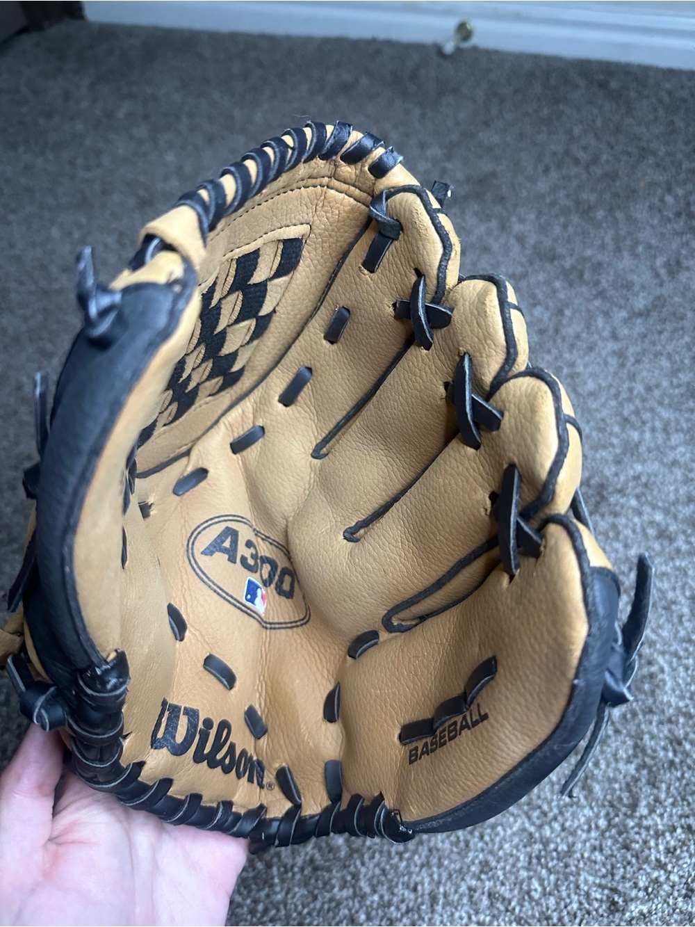 wilson a300 11.5” leather baseball glove